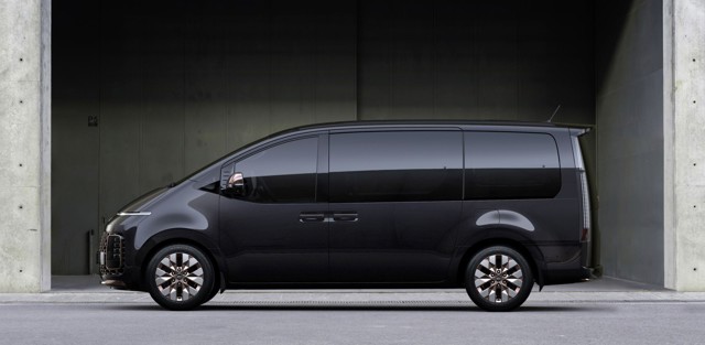 Hyundai Staria photo 4