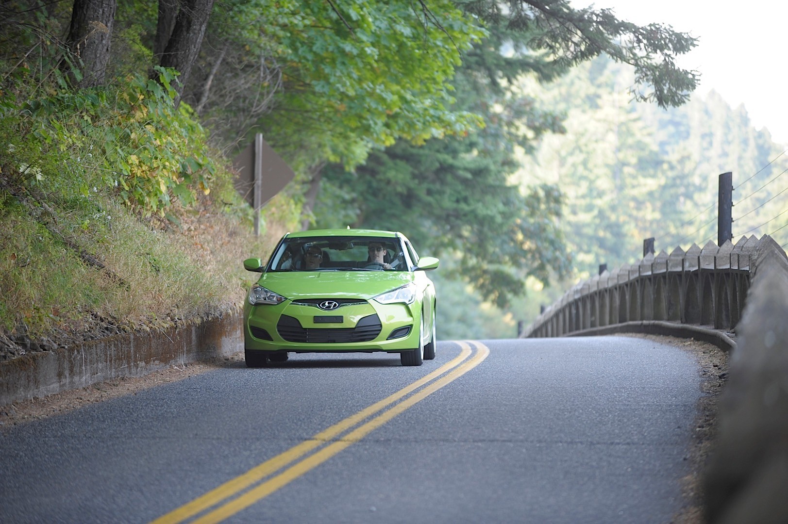 Hyundai Veloster photo 8