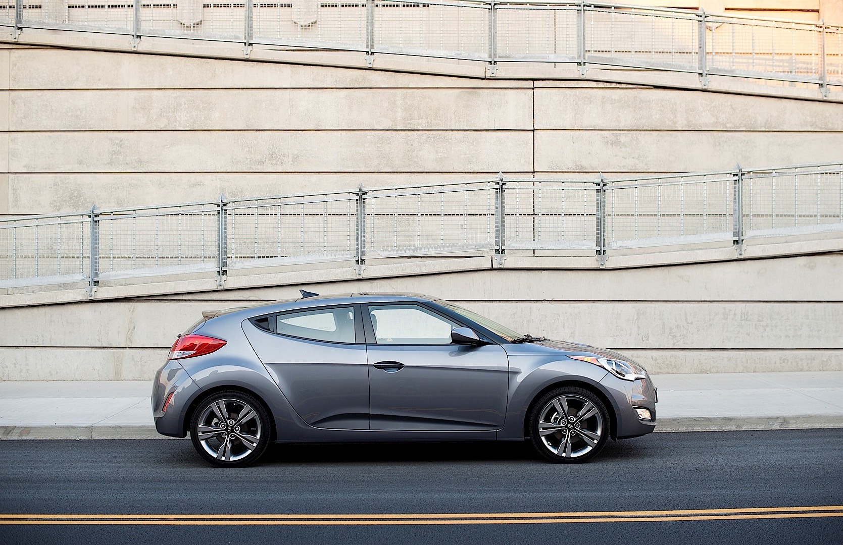 Hyundai Veloster photo 18
