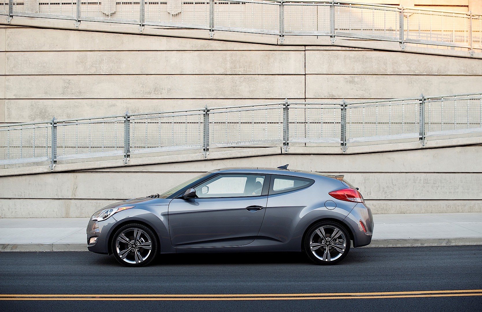 Hyundai Veloster photo 19