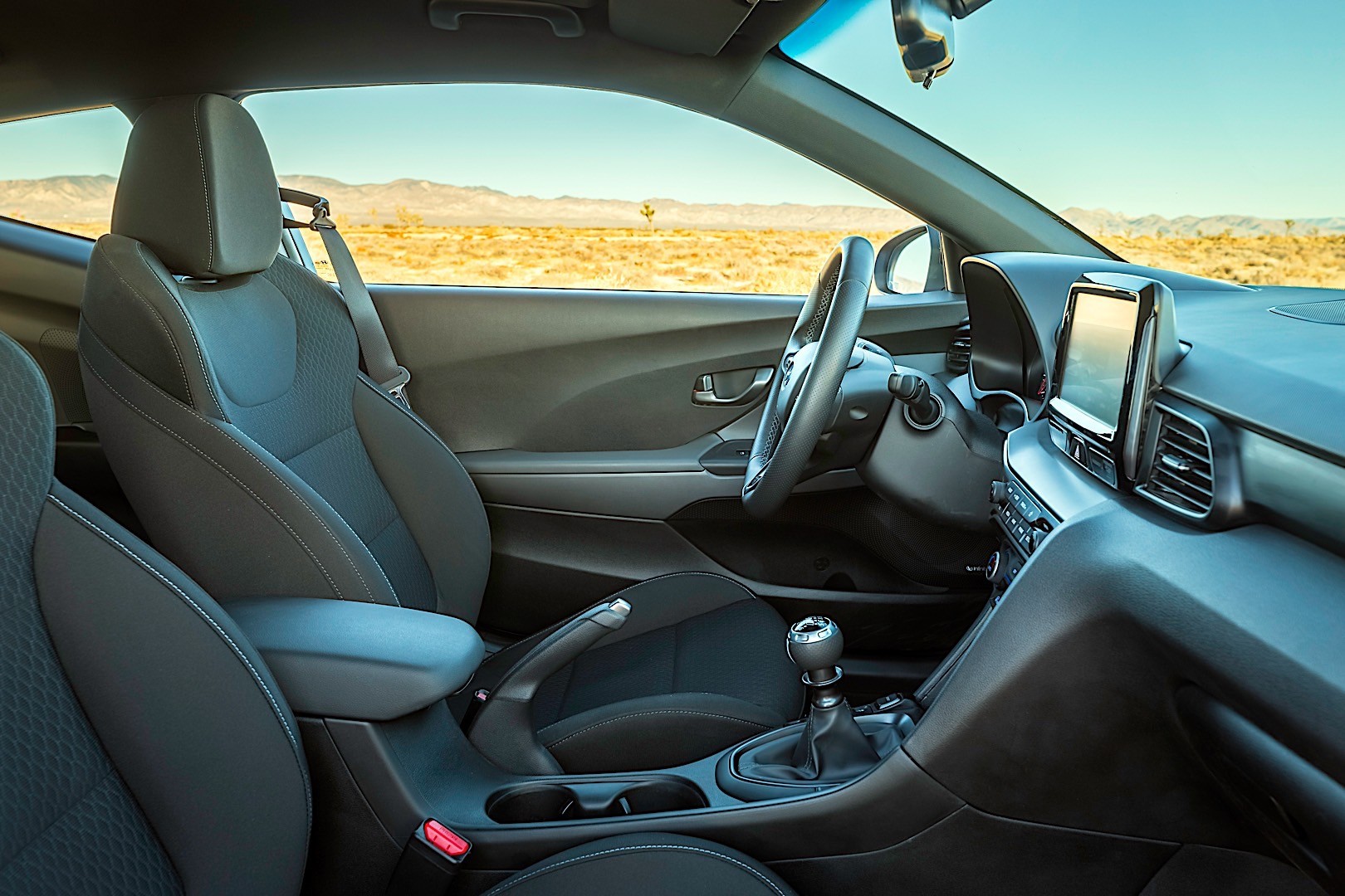 Hyundai Veloster photo 38