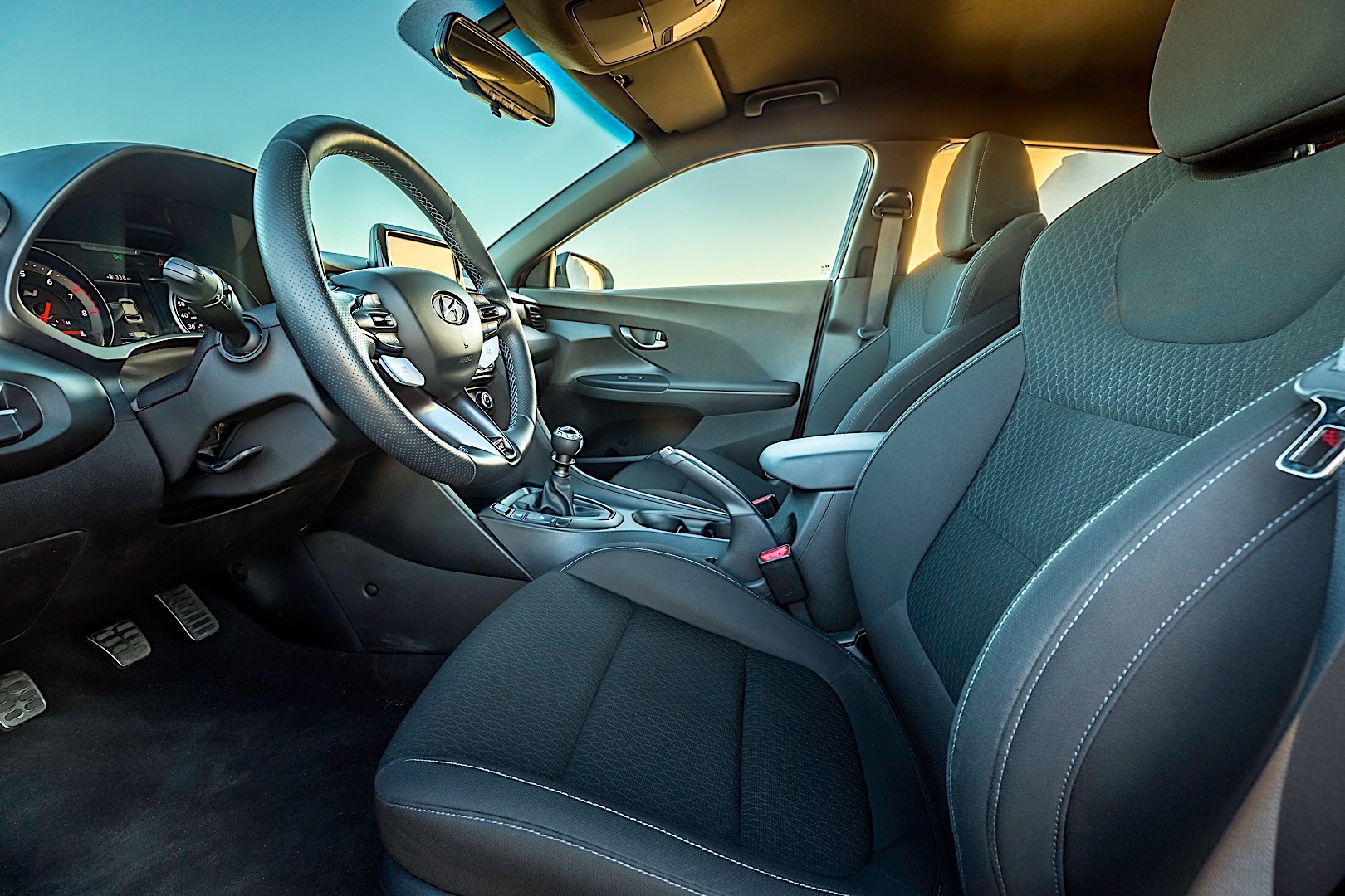 Hyundai Veloster photo 39