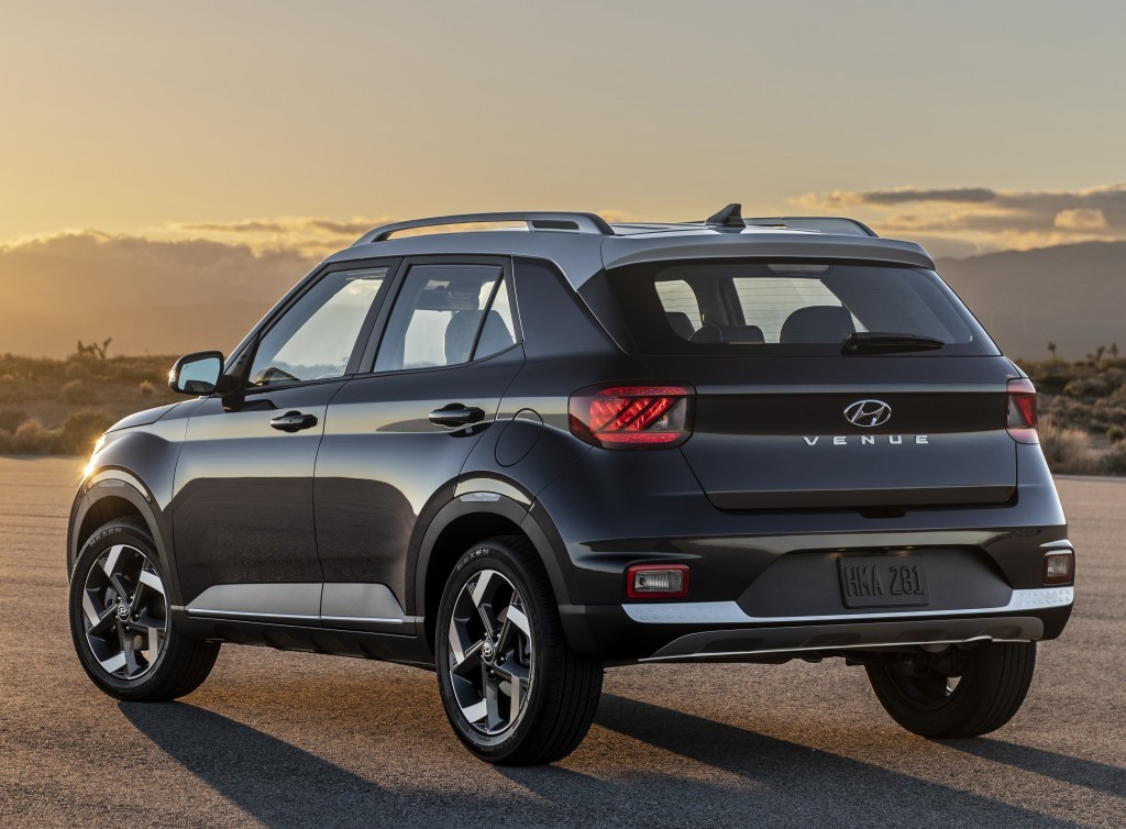 Hyundai Venue photo 4