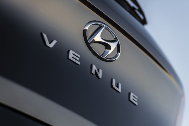 Hyundai Venue photo 6