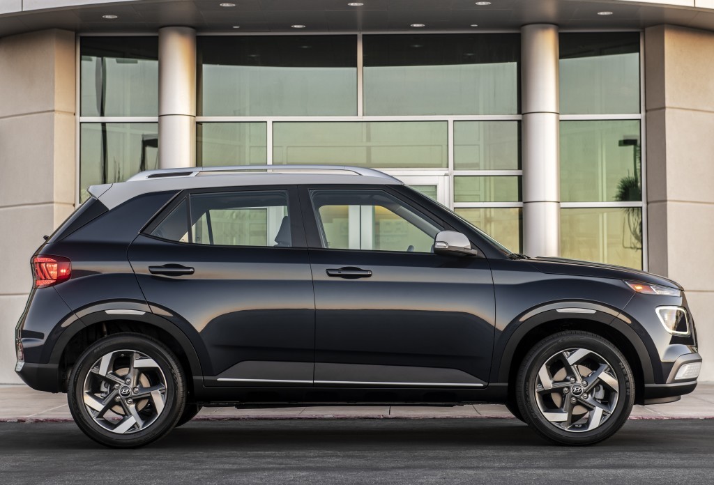 Hyundai Venue photo 15