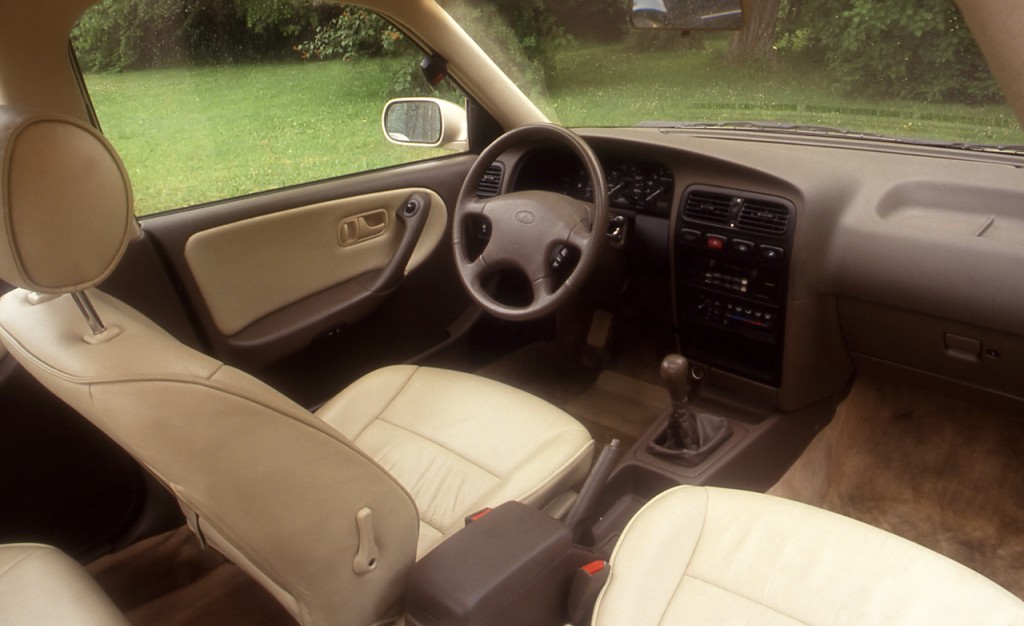 Infiniti G20 photo 2