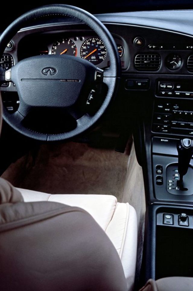 Infiniti Q photo 17