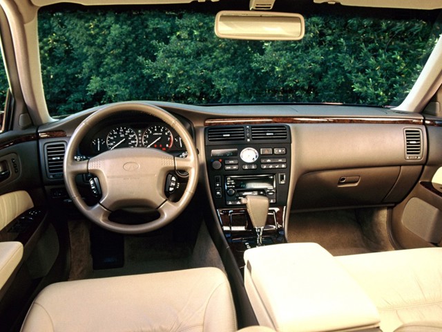 Infiniti Q photo 9