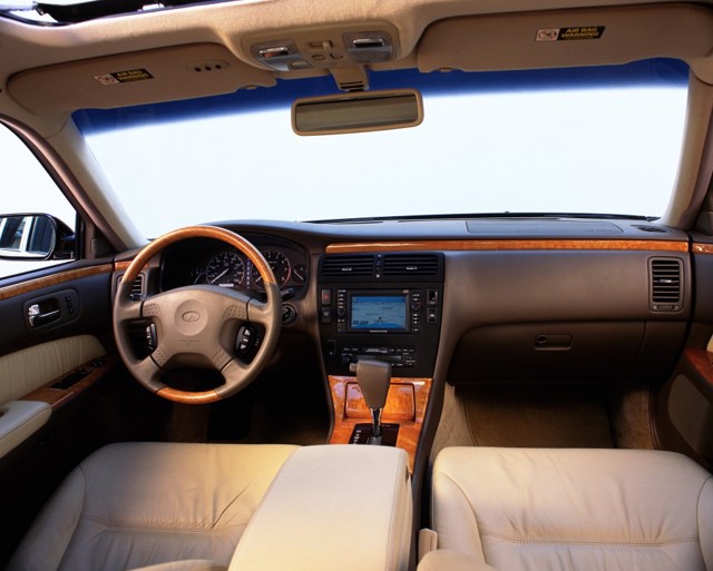 Infiniti Q photo 10