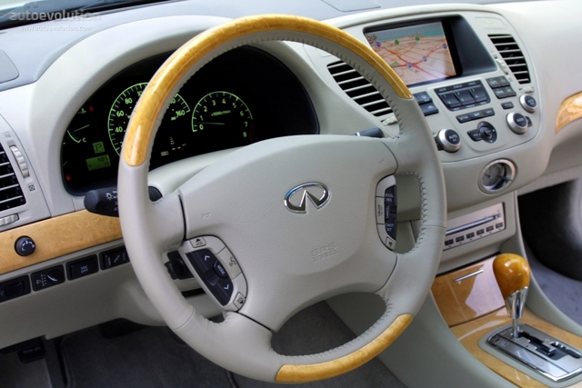 Infiniti Q photo 7