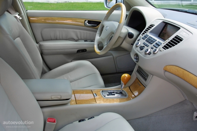 Infiniti Q photo 8
