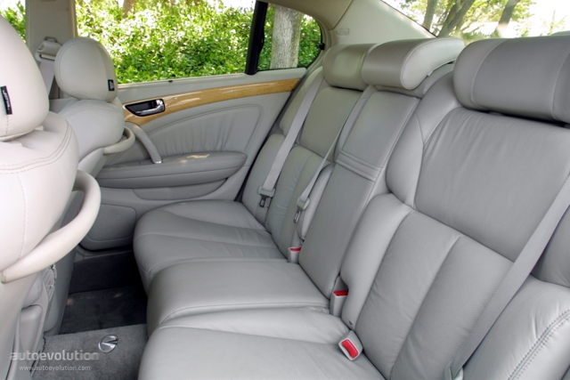 Infiniti Q photo 9