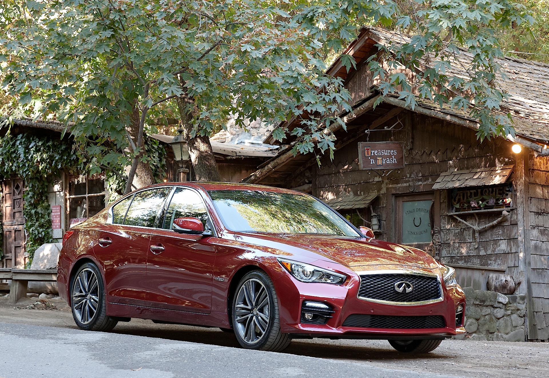 Infiniti Q50 photo 21