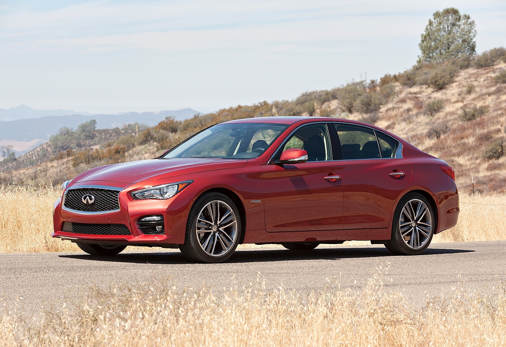 Infiniti Q50 photo 23