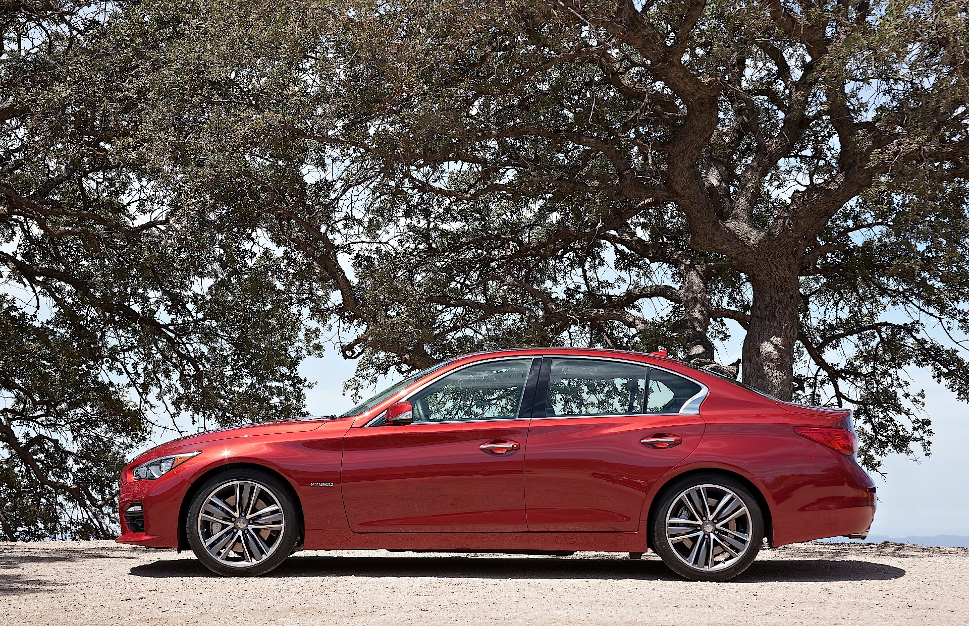 Infiniti Q50 photo 26