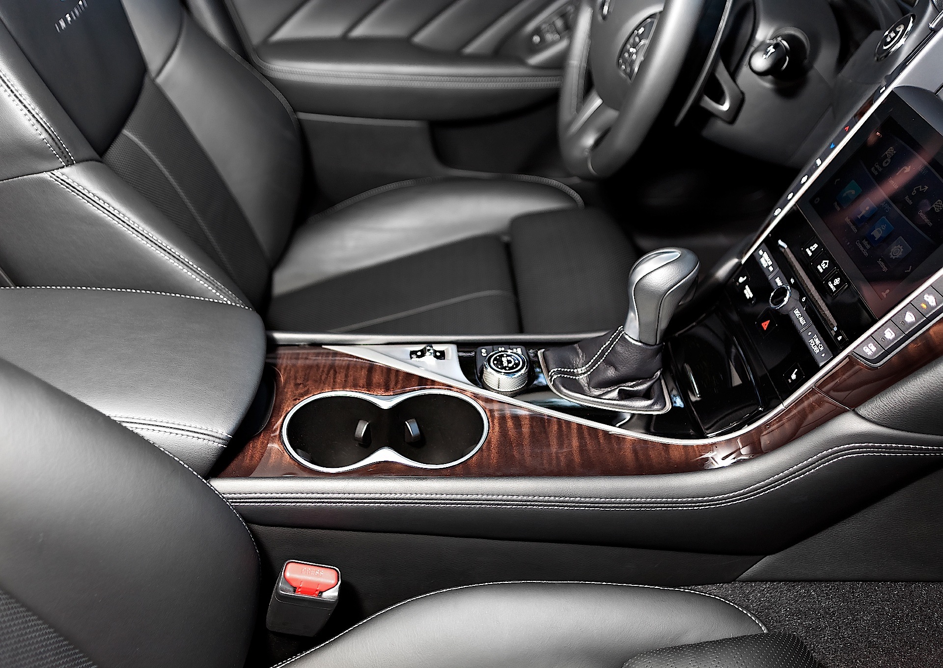 Infiniti Q50 photo 95