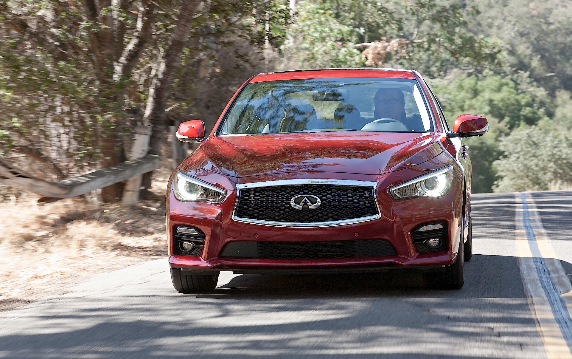 Infiniti Q50 photo 32