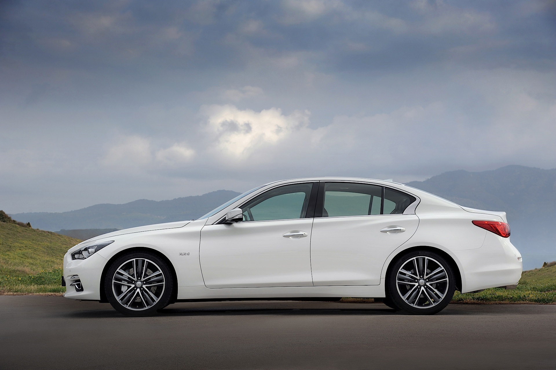 Infiniti Q50 photo 3