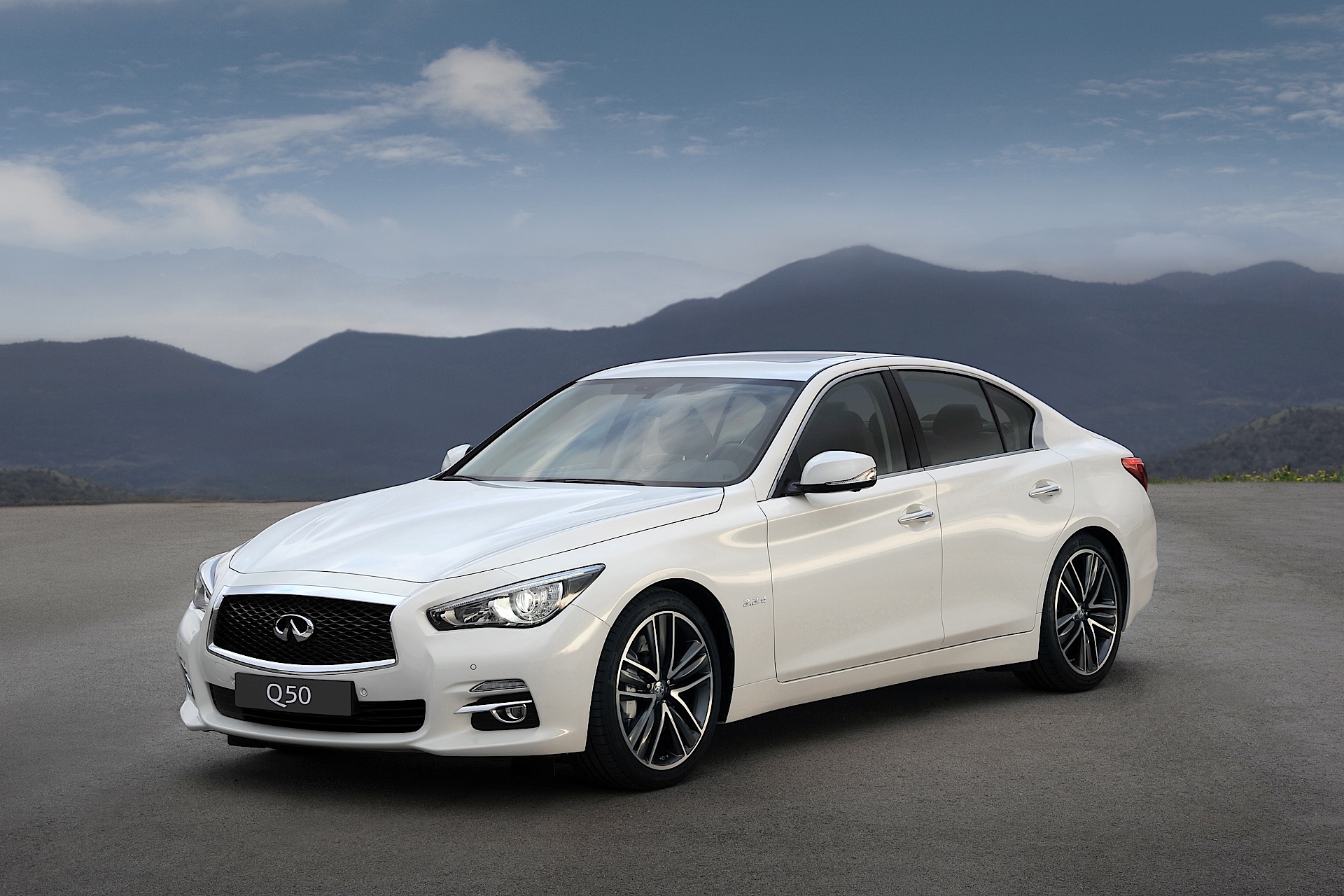 Infiniti Q50 photo 4
