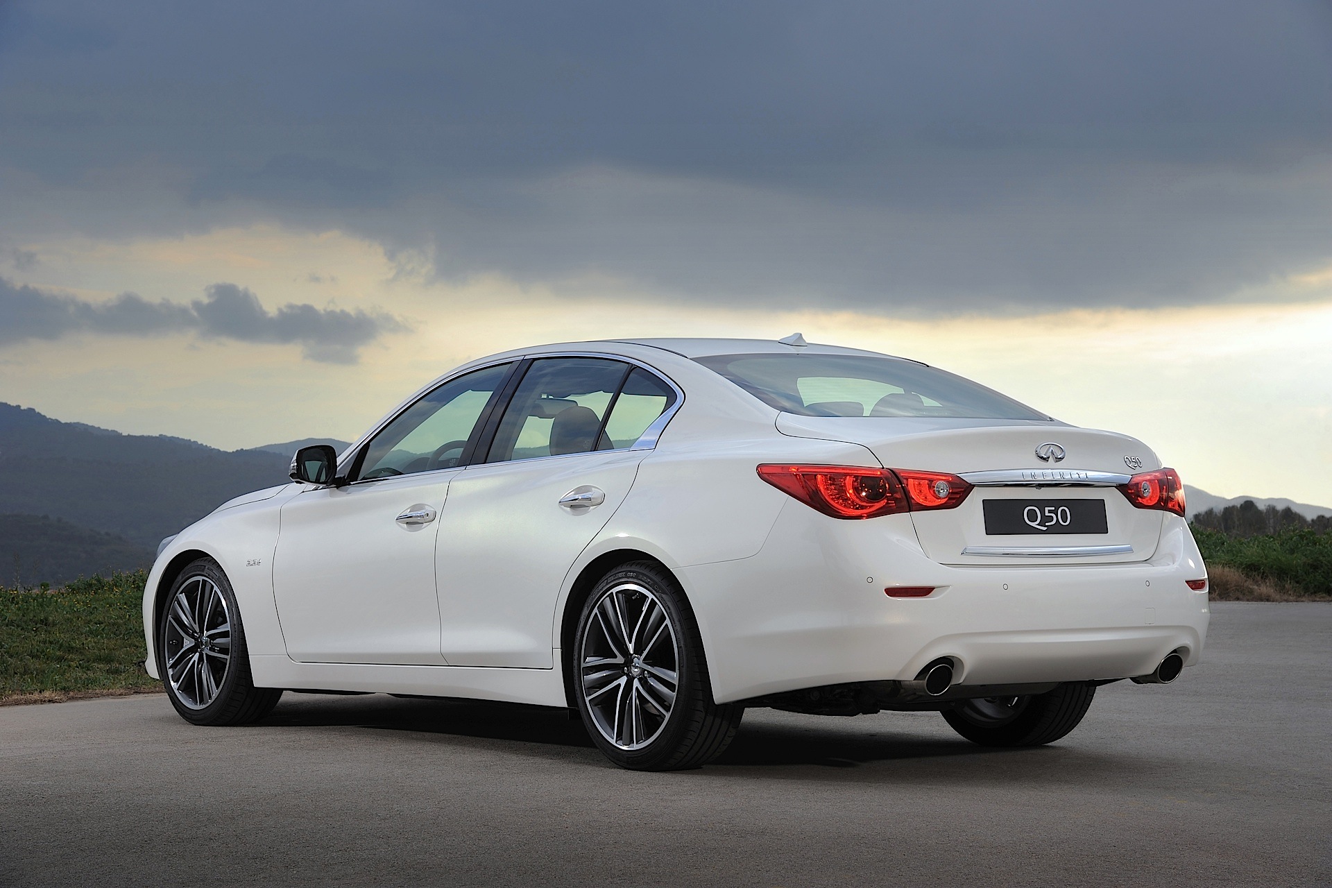 Infiniti Q50 photo 5