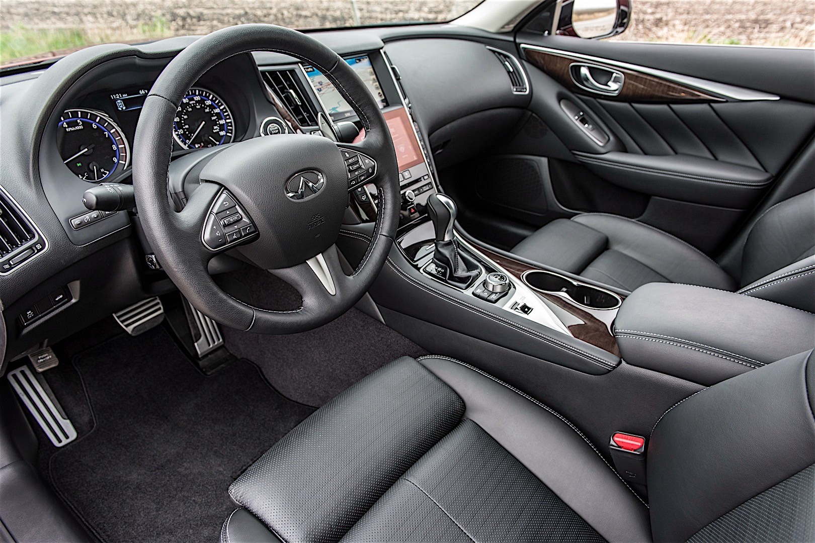 Infiniti Q50 photo 29