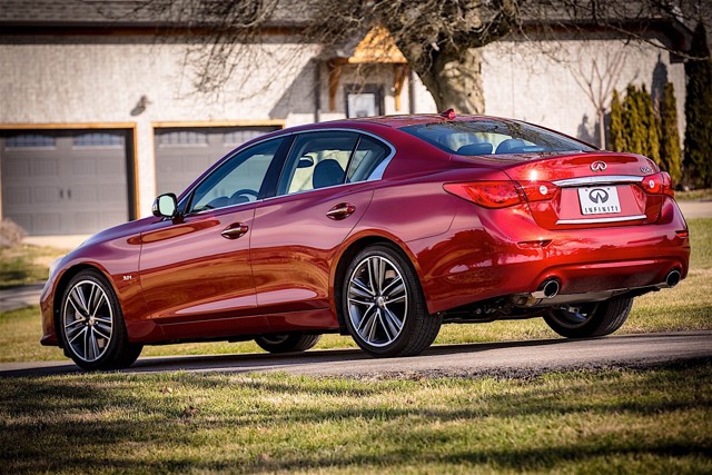 Infiniti Q50 foto 1