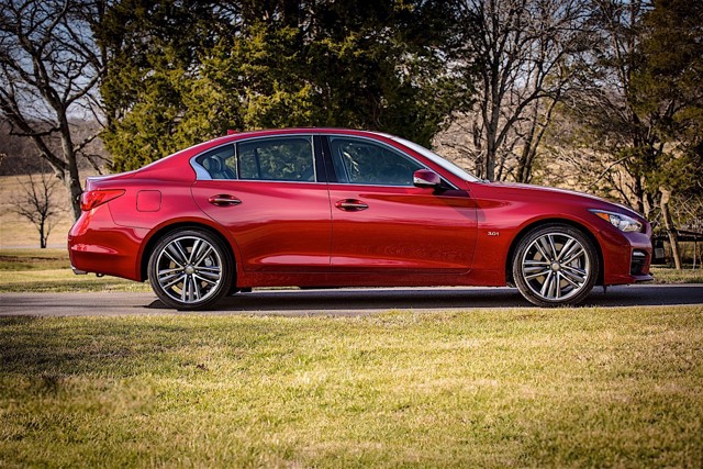 Infiniti Q50 foto 3
