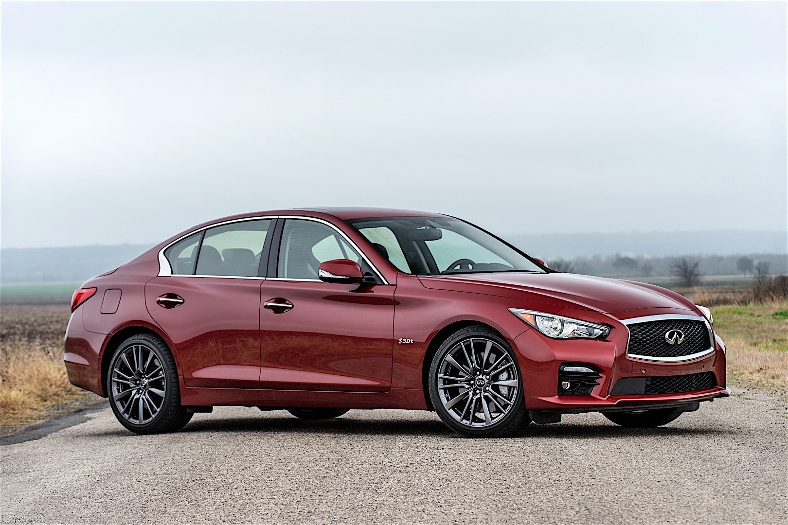 Infiniti Q50 photo 15