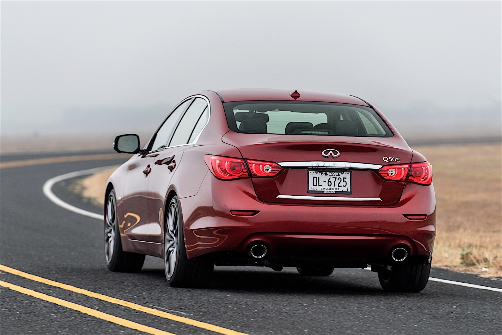 Infiniti Q50 photo 19