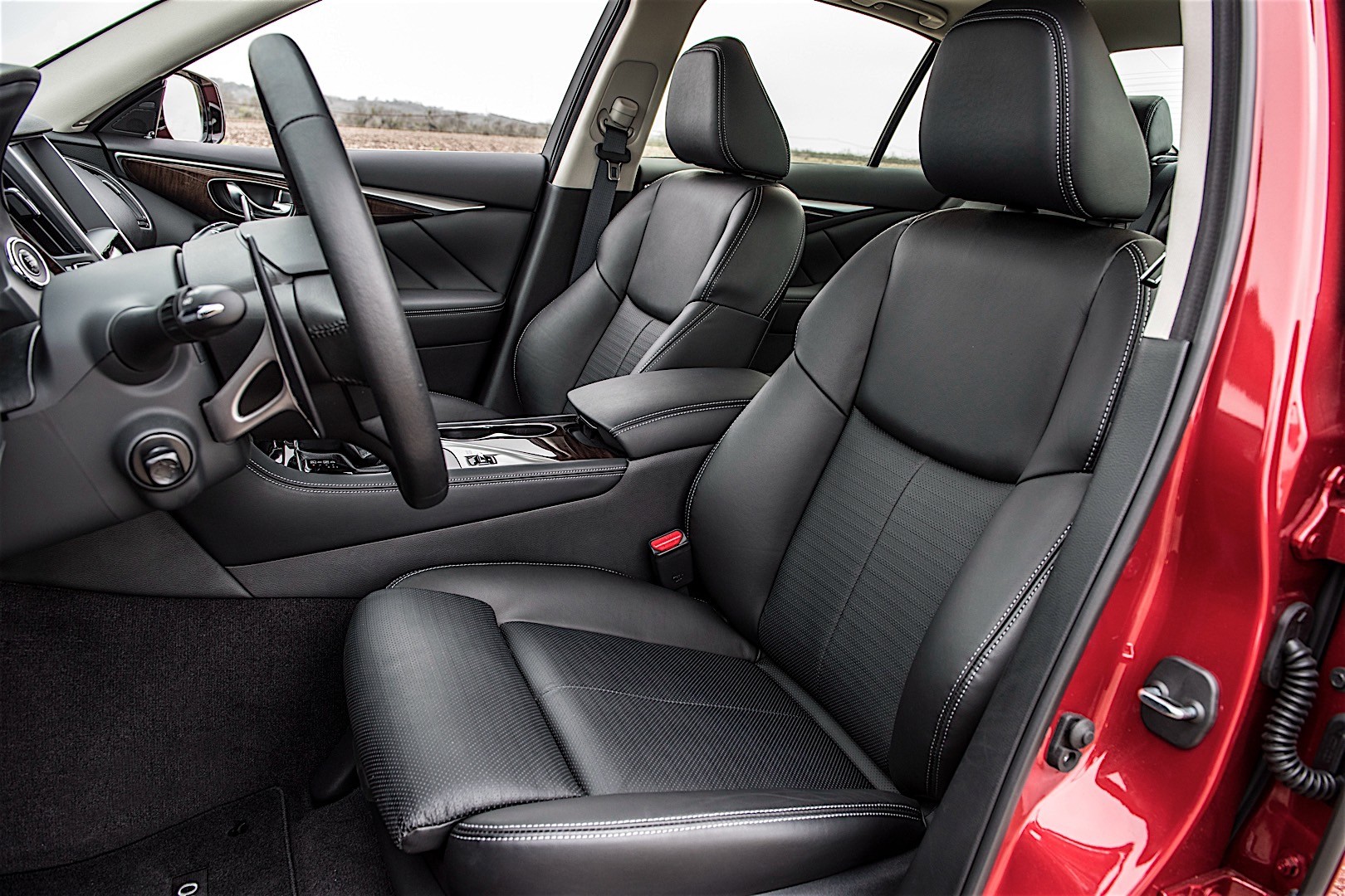 Infiniti Q50 photo 28