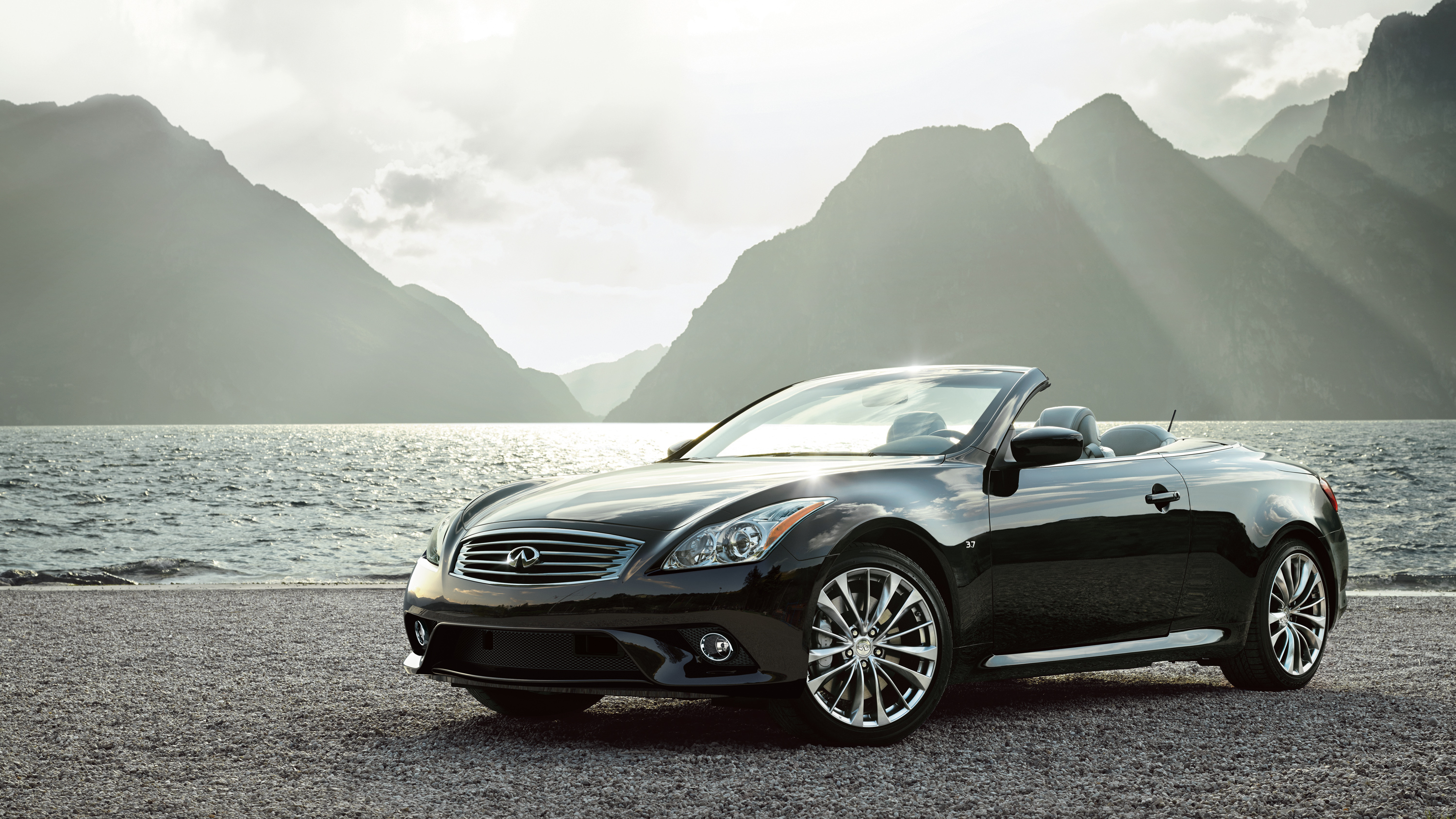 Infiniti Q60 Convertible photo 3