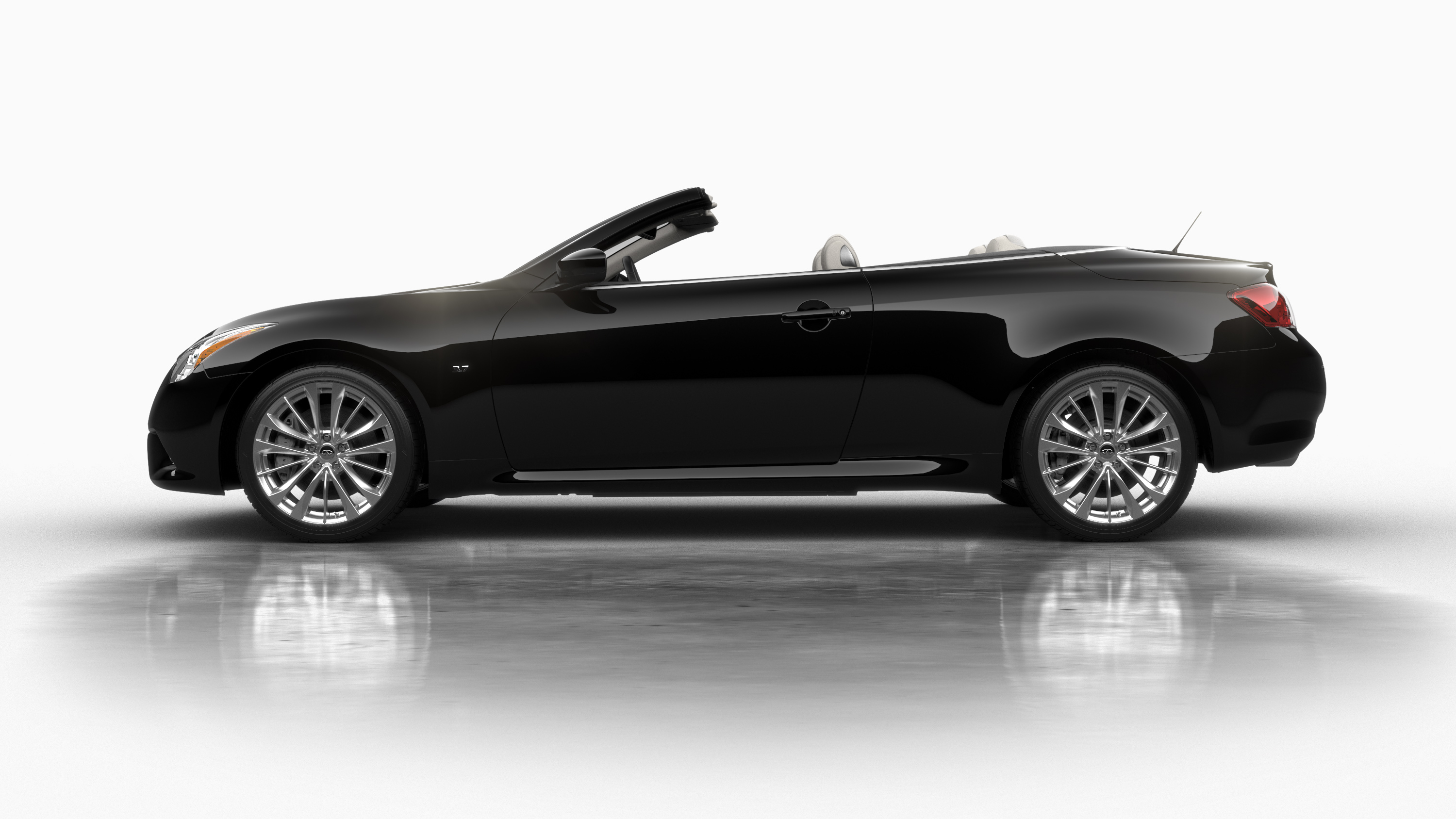 Infiniti Q60 Convertible photo 17