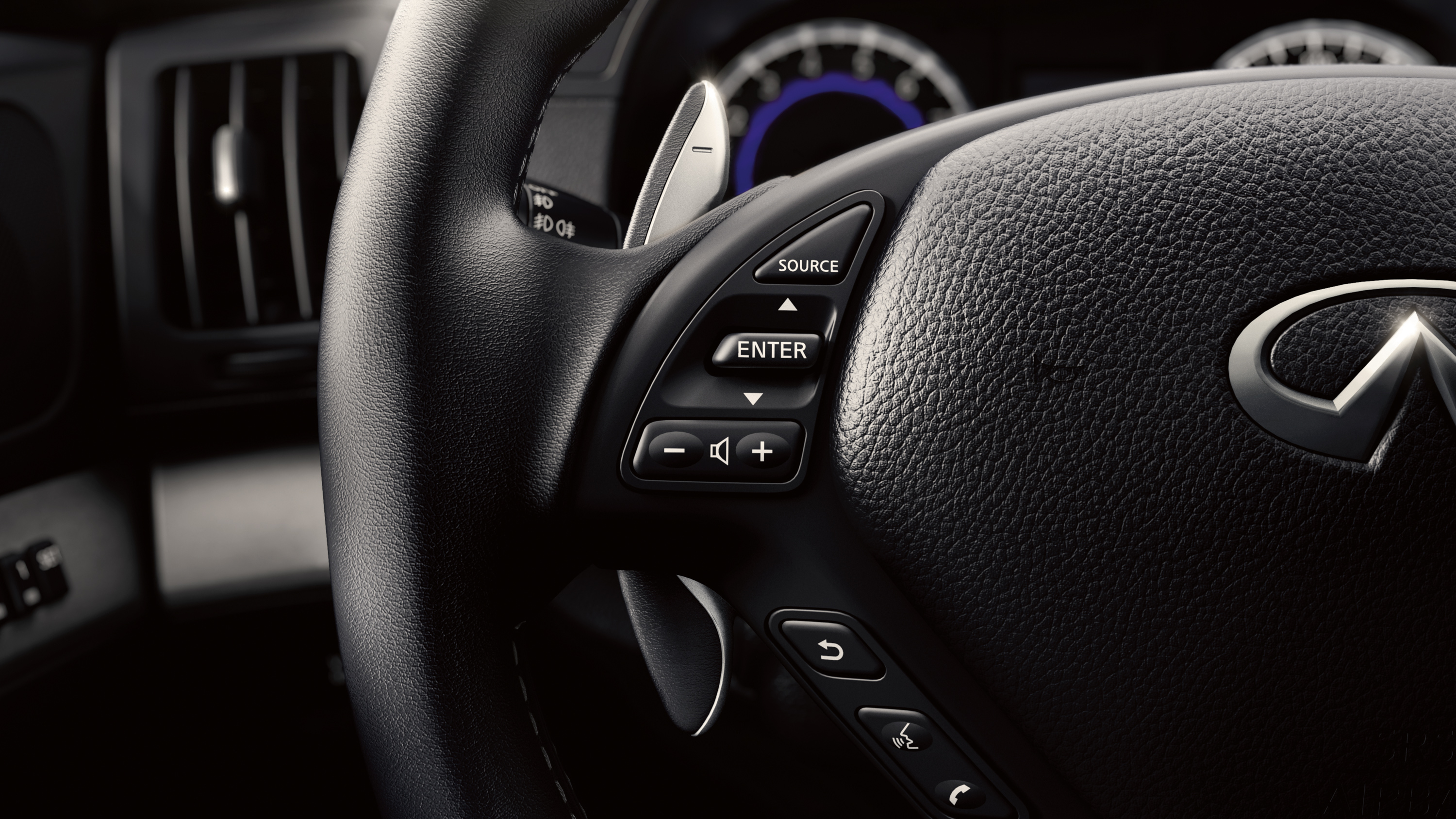 Infiniti Q60 Convertible photo 23