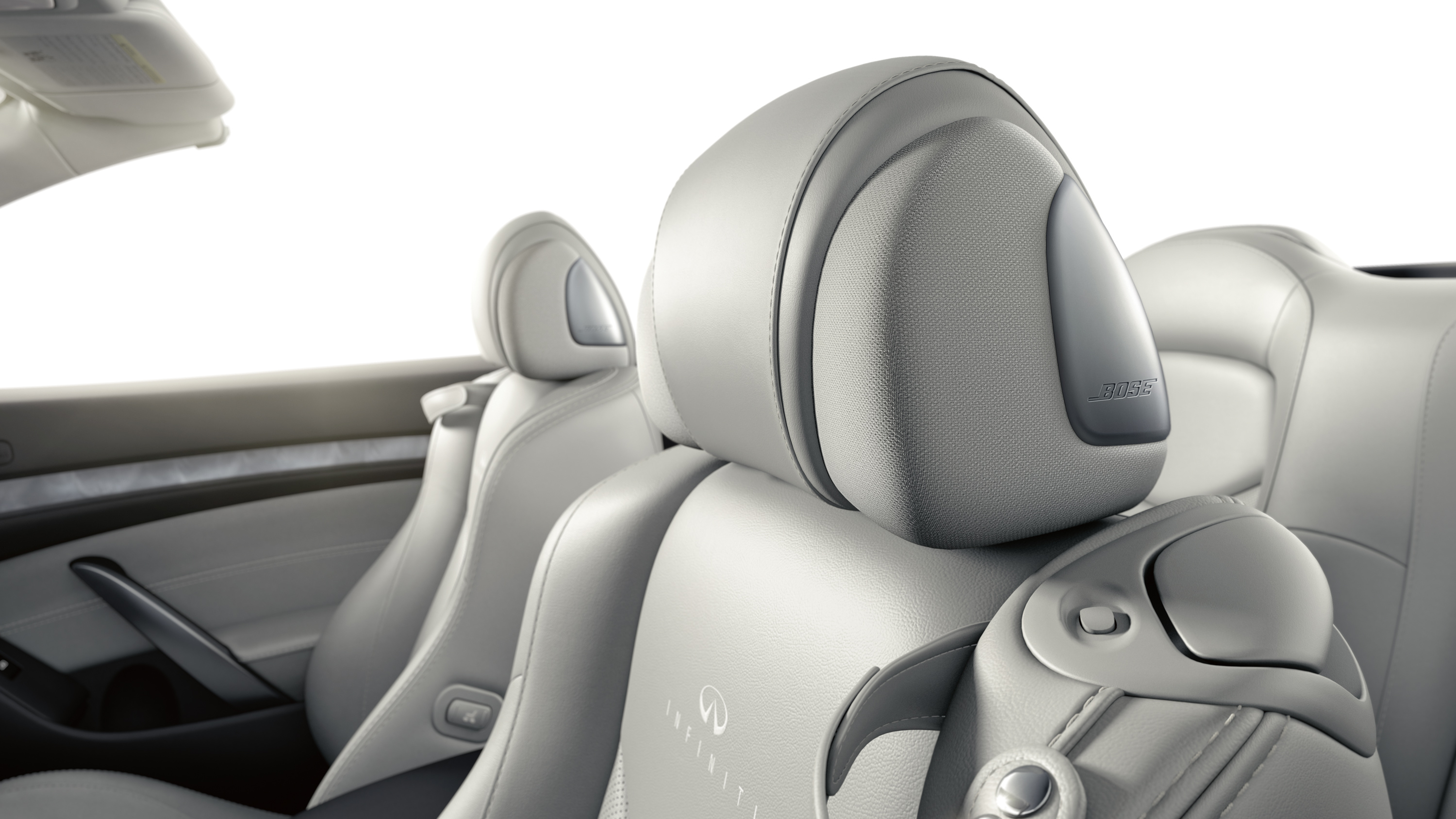 Infiniti Q60 Convertible photo 26