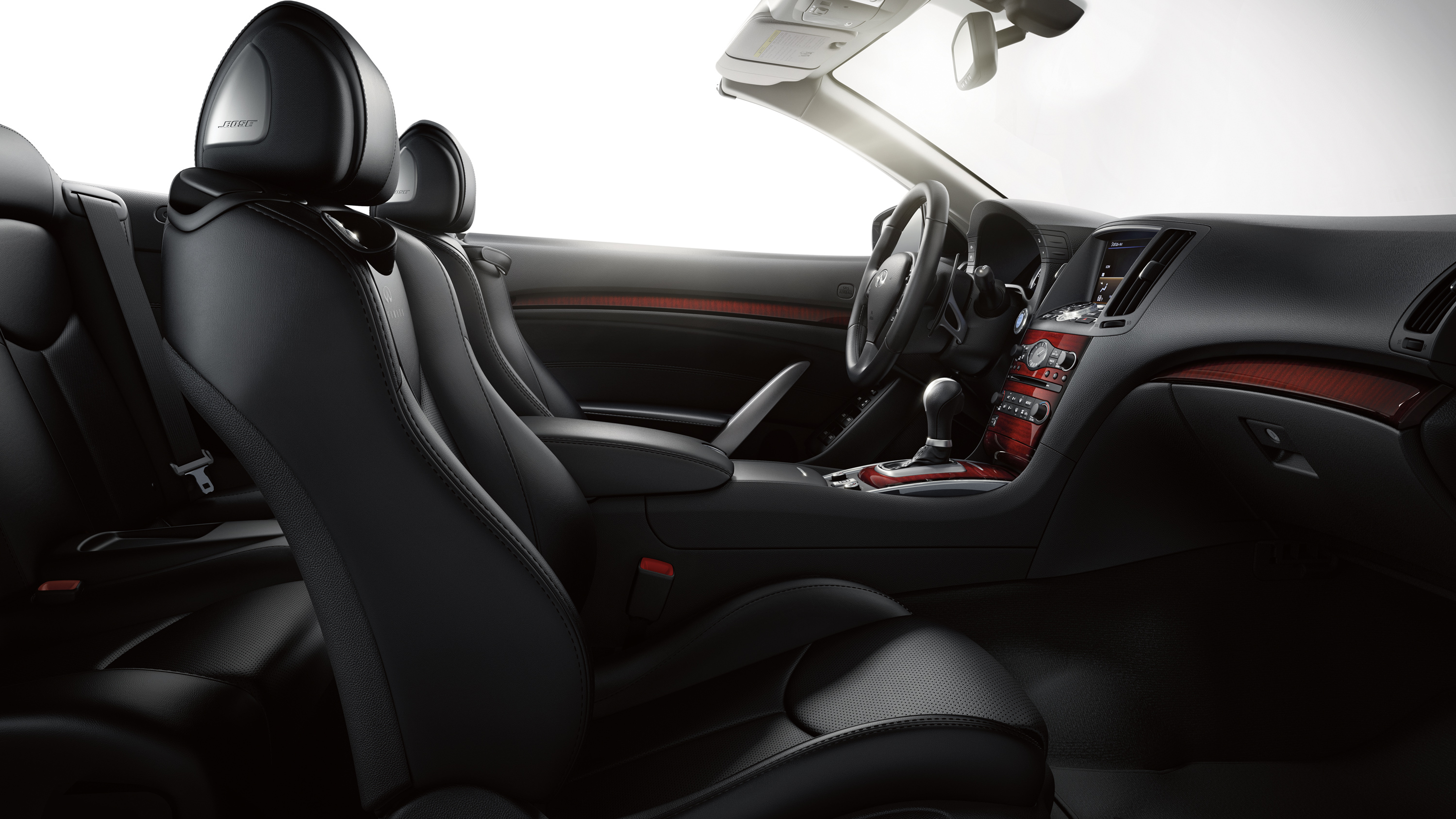 Infiniti Q60 Convertible photo 28