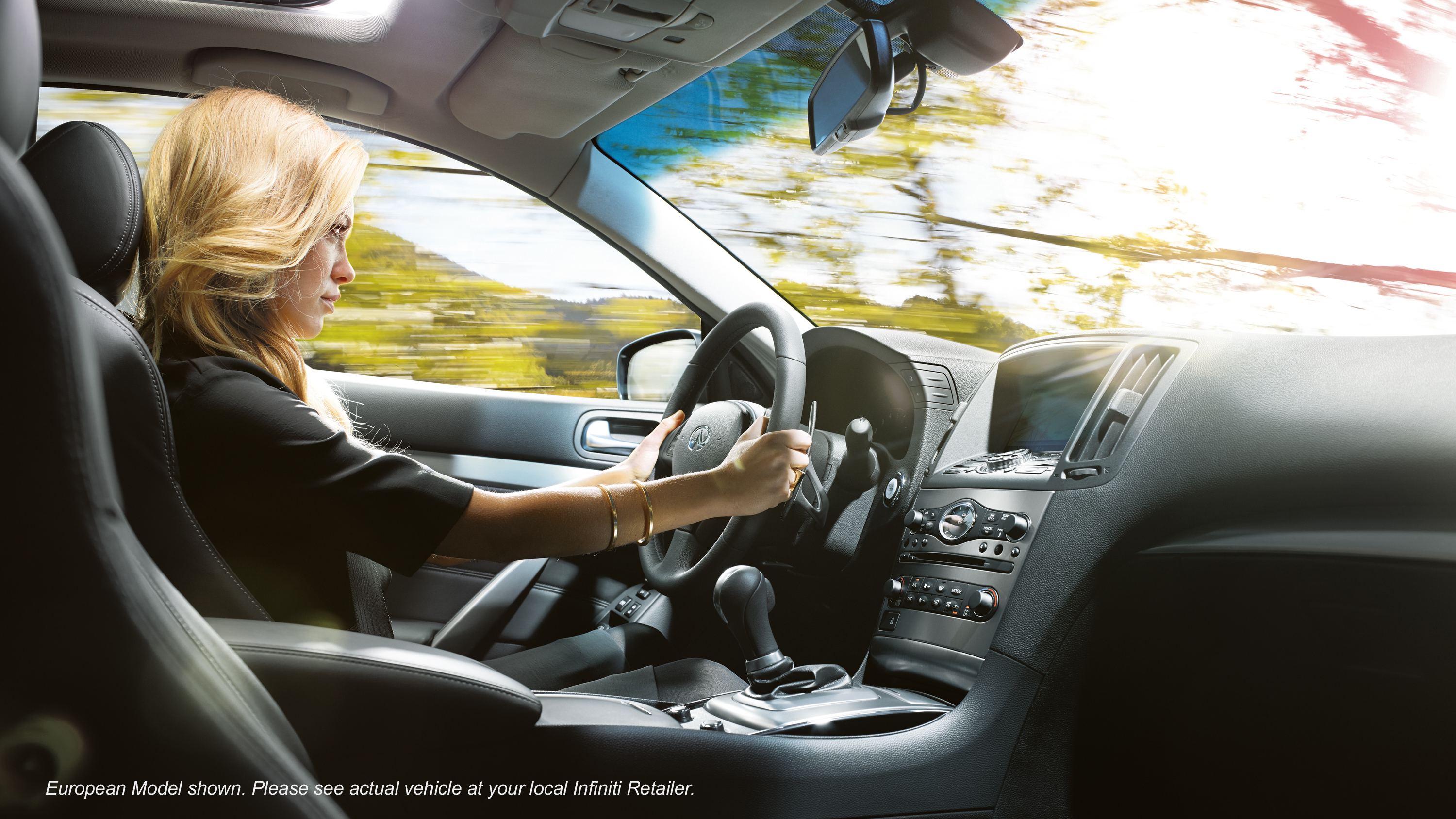 Infiniti Q60 photo 14