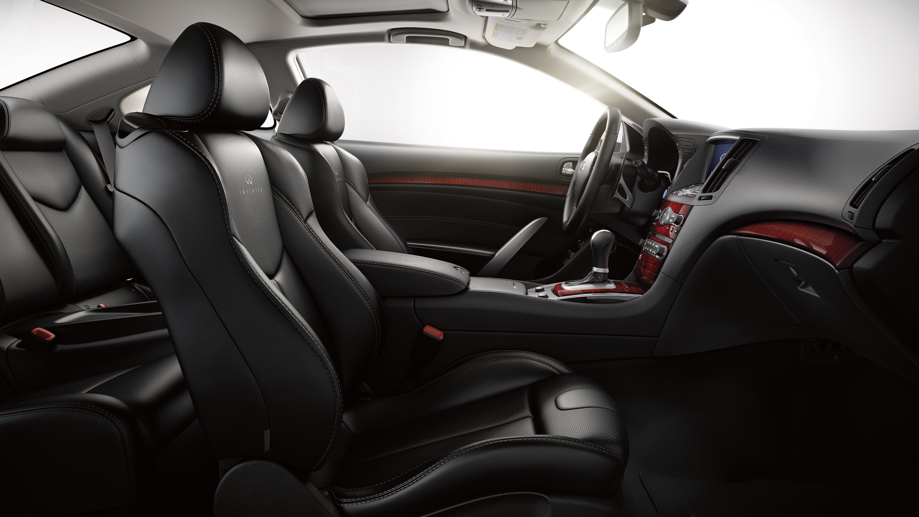 Infiniti Q60 photo 23