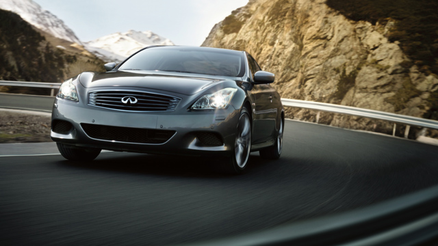 Infiniti Q60 foto 1