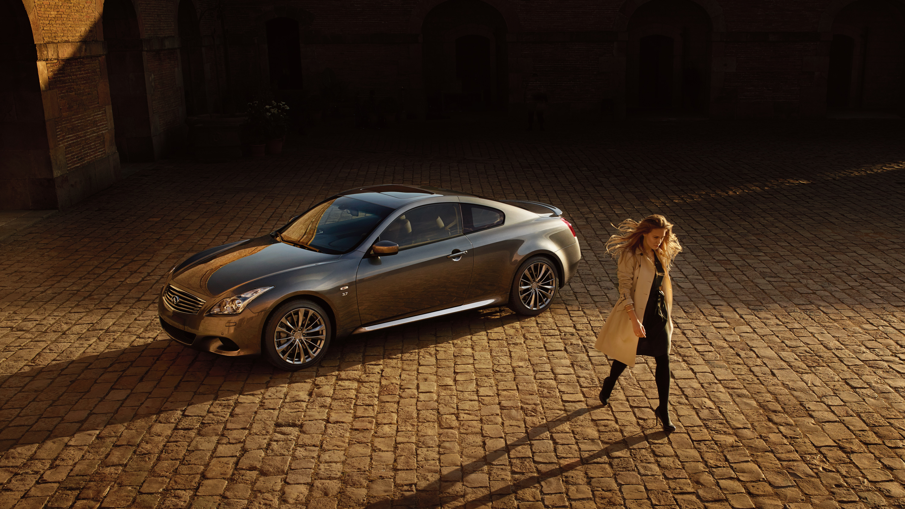 Infiniti Q60 photo 2