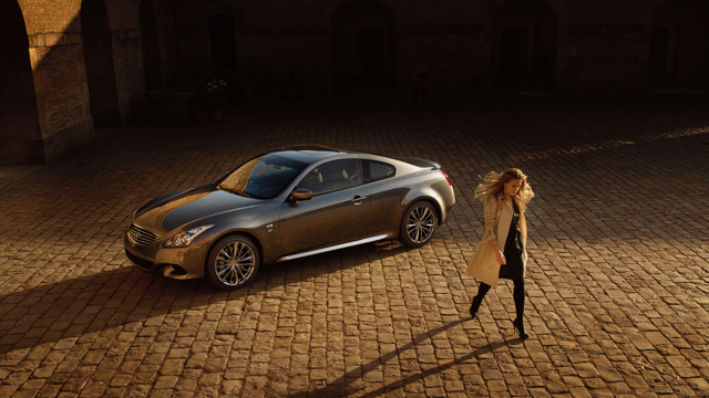 Infiniti Q60 foto 2