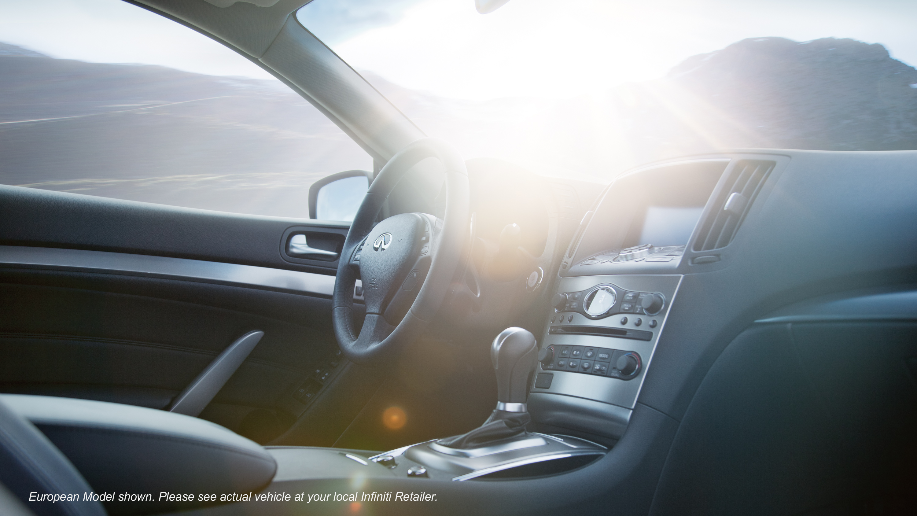 Infiniti Q60 photo 15