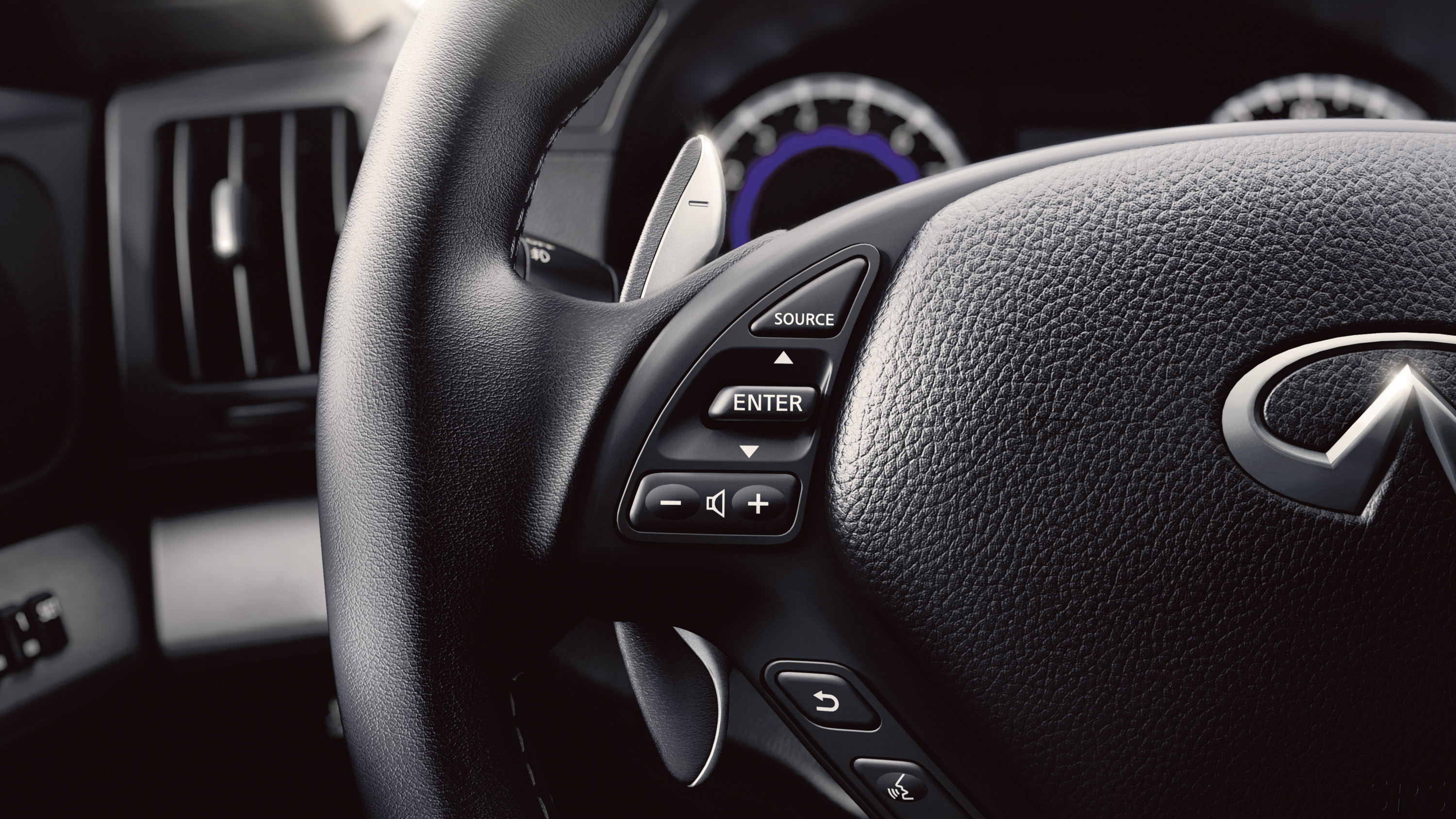 Infiniti Q60 photo 17