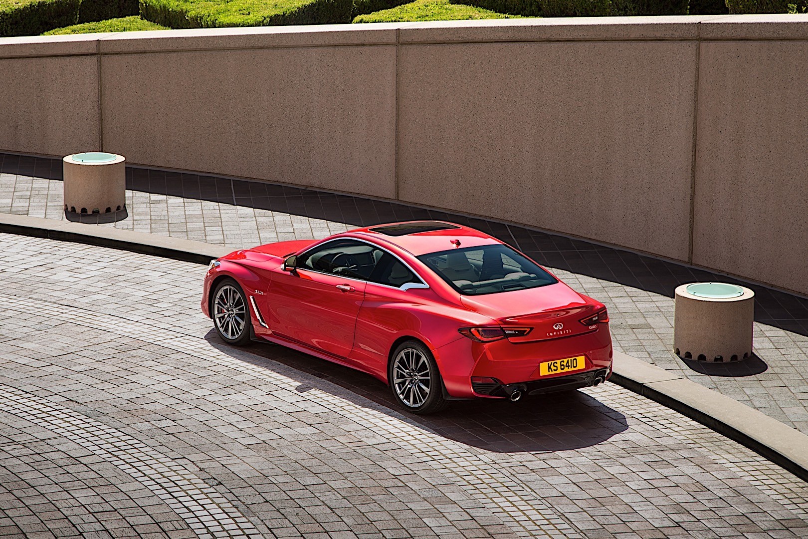 Infiniti Q60 photo 36