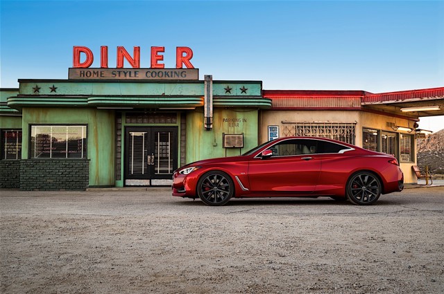 Infiniti Q60 photo 2