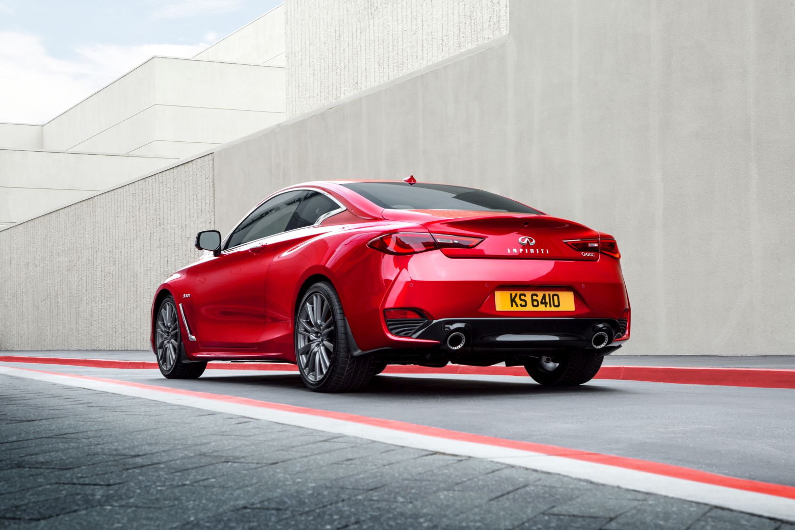 Infiniti Q60 photo 6