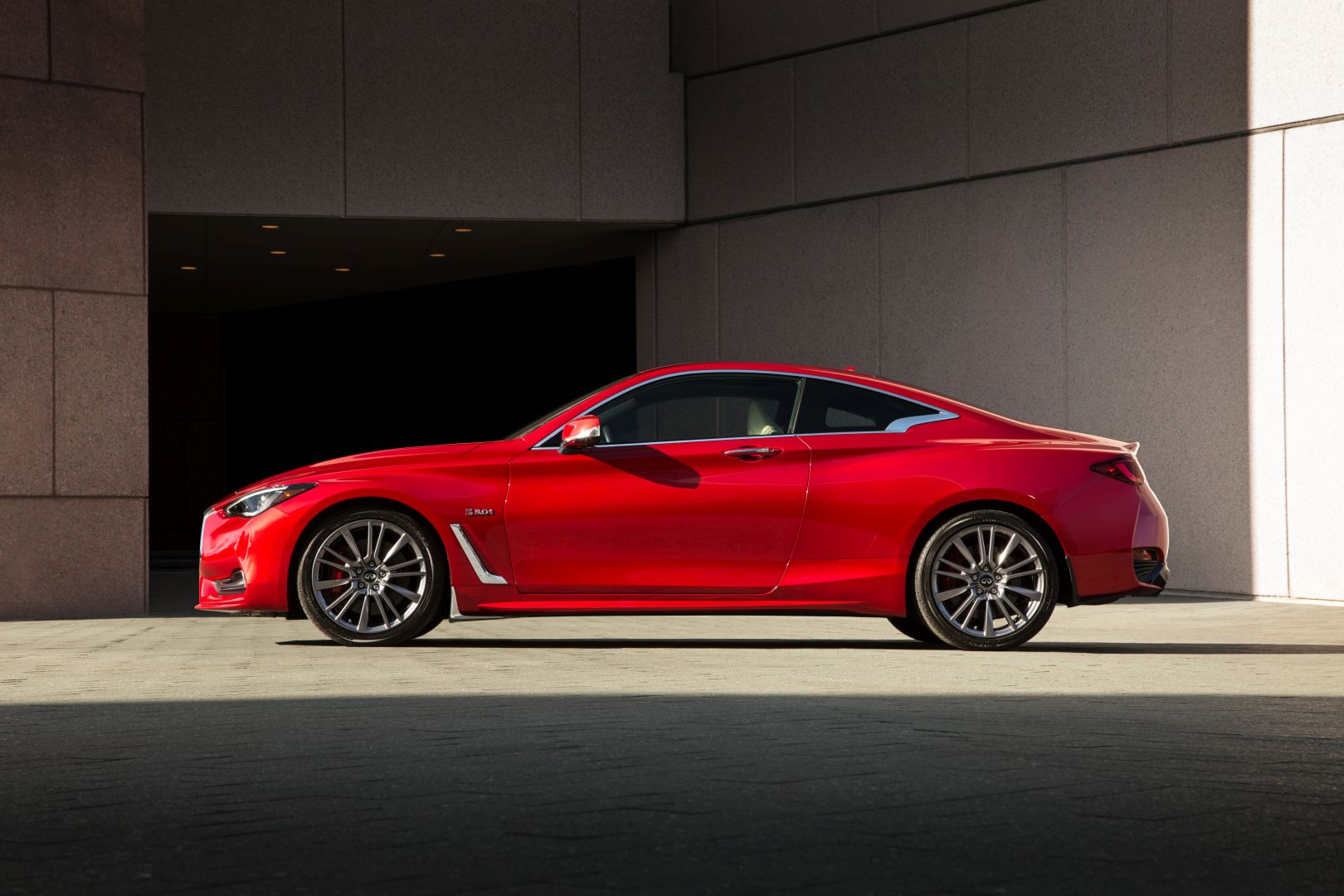 Infiniti Q60 photo 7