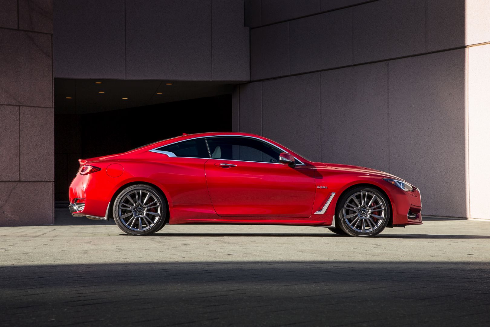 Infiniti Q60 photo 11