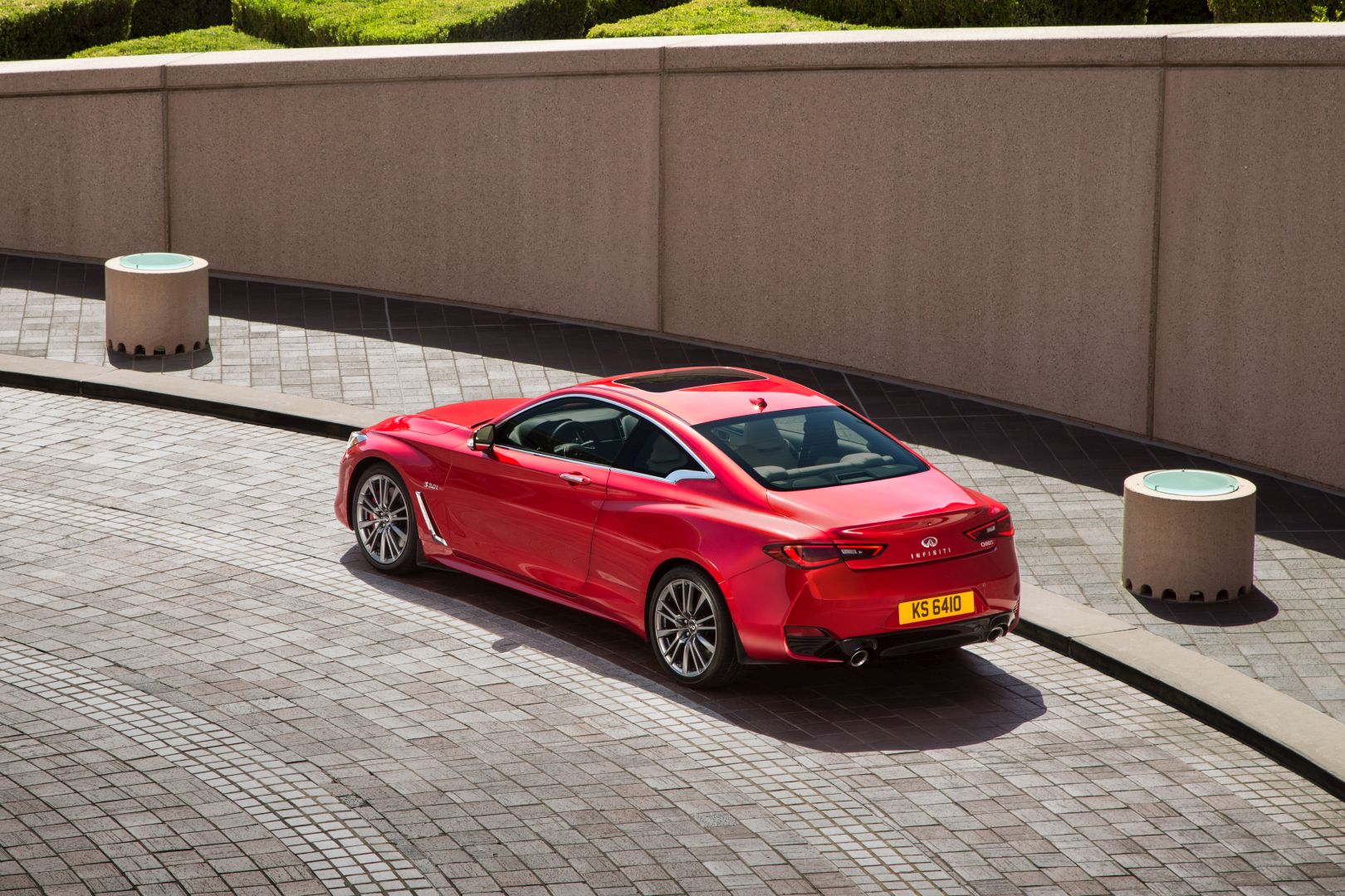 Infiniti Q60 photo 12