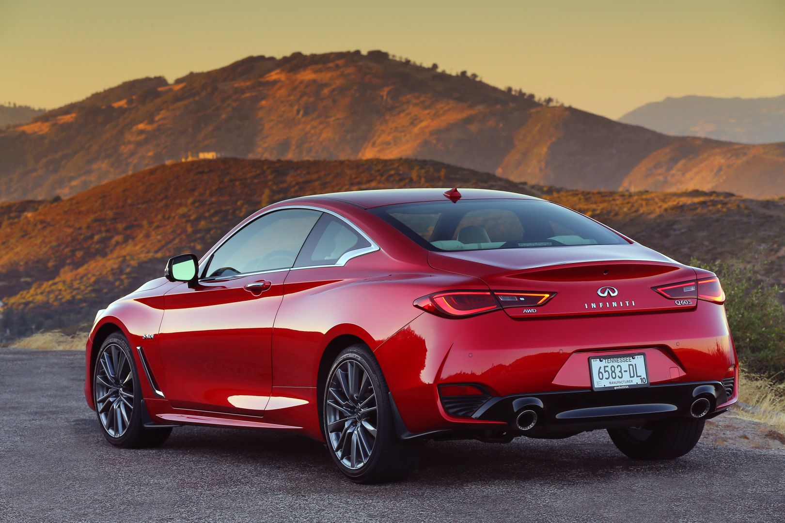 Infiniti Q60 photo 35