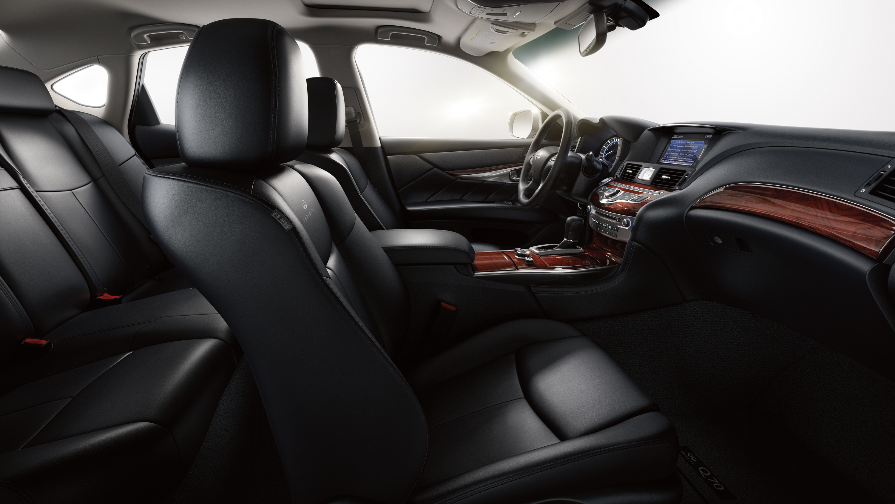 Infiniti Q70 photo 27